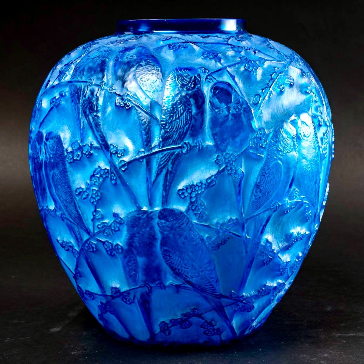 1919 René Lalique - Vase Perruches Electric Blue Glass With White Patina