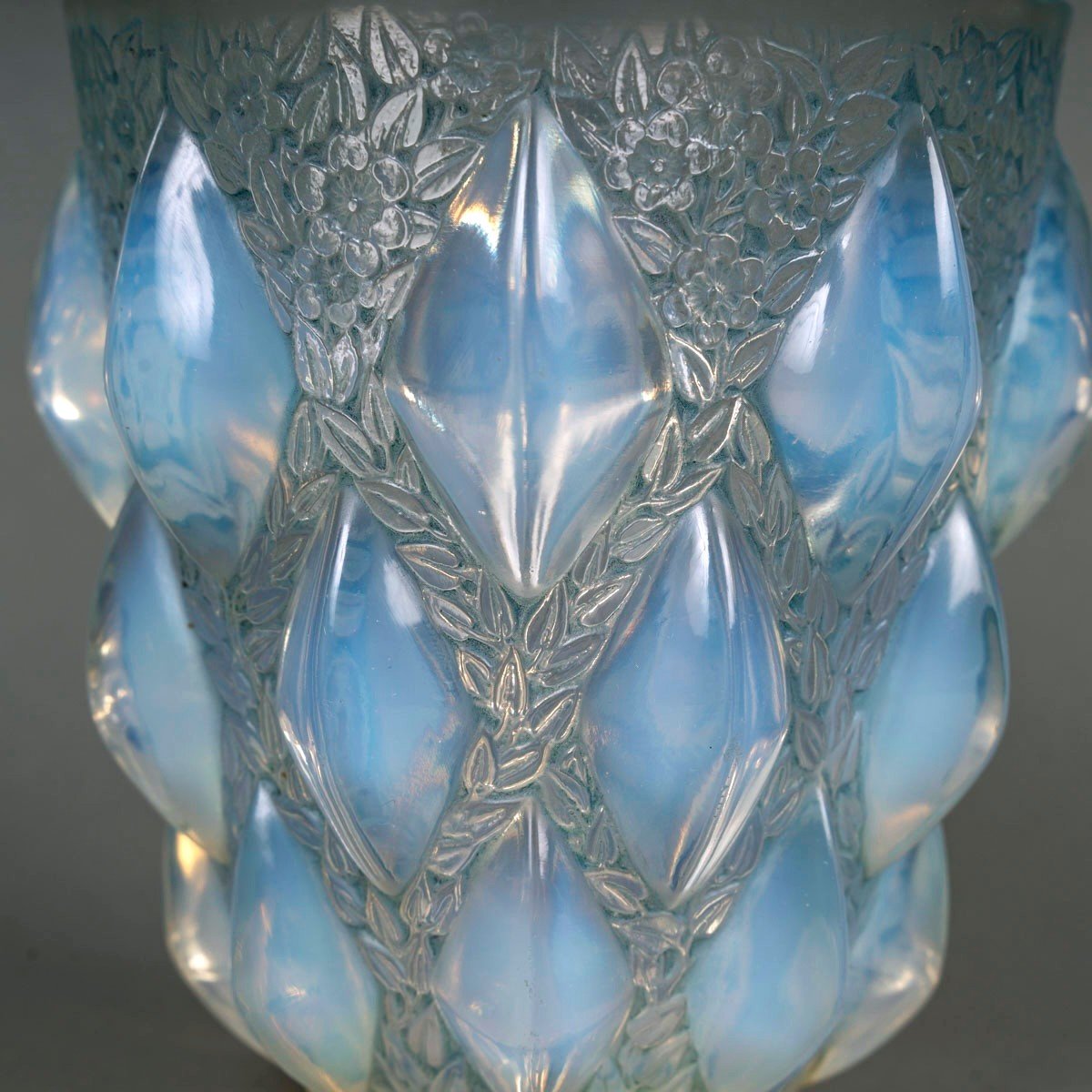 1927 René Lalique - Vase Rampillon Verre Opalescent Patiné Bleu-photo-4