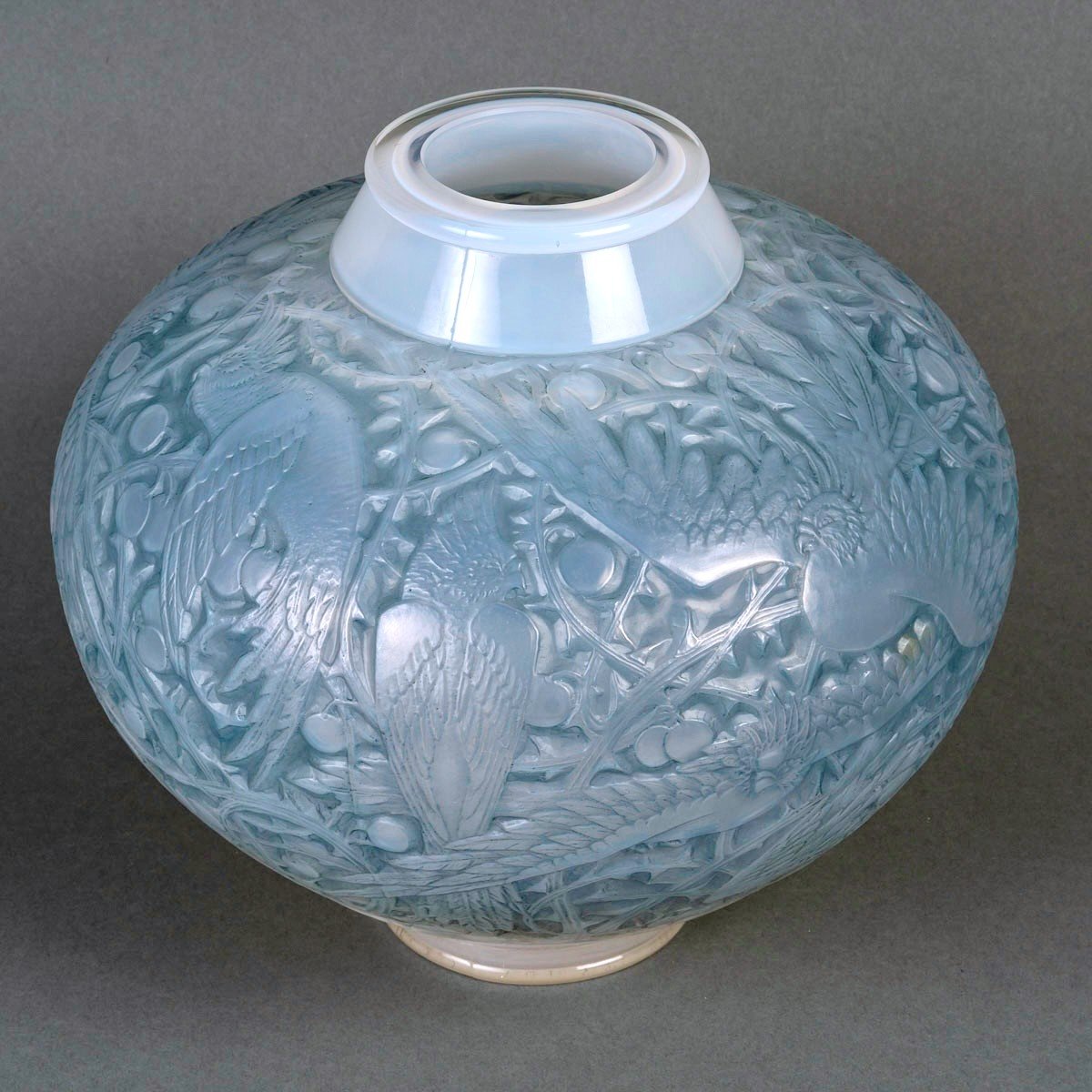 1924 René Lalique - Vase Aras Verre Opalescent Patiné Bleu-photo-3