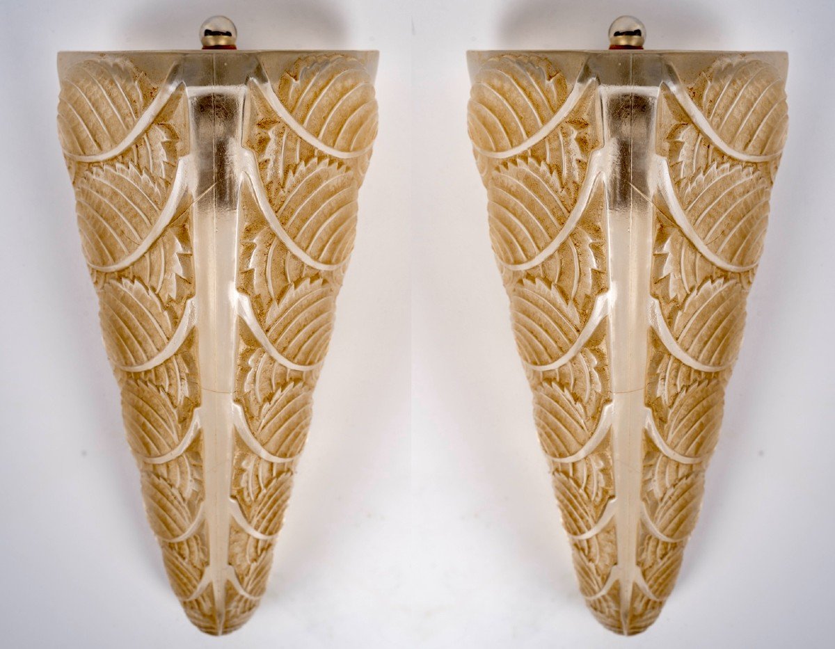 1924 René Lalique - Pair Of  Sconces Wall Lights Glass With Sepia Patina