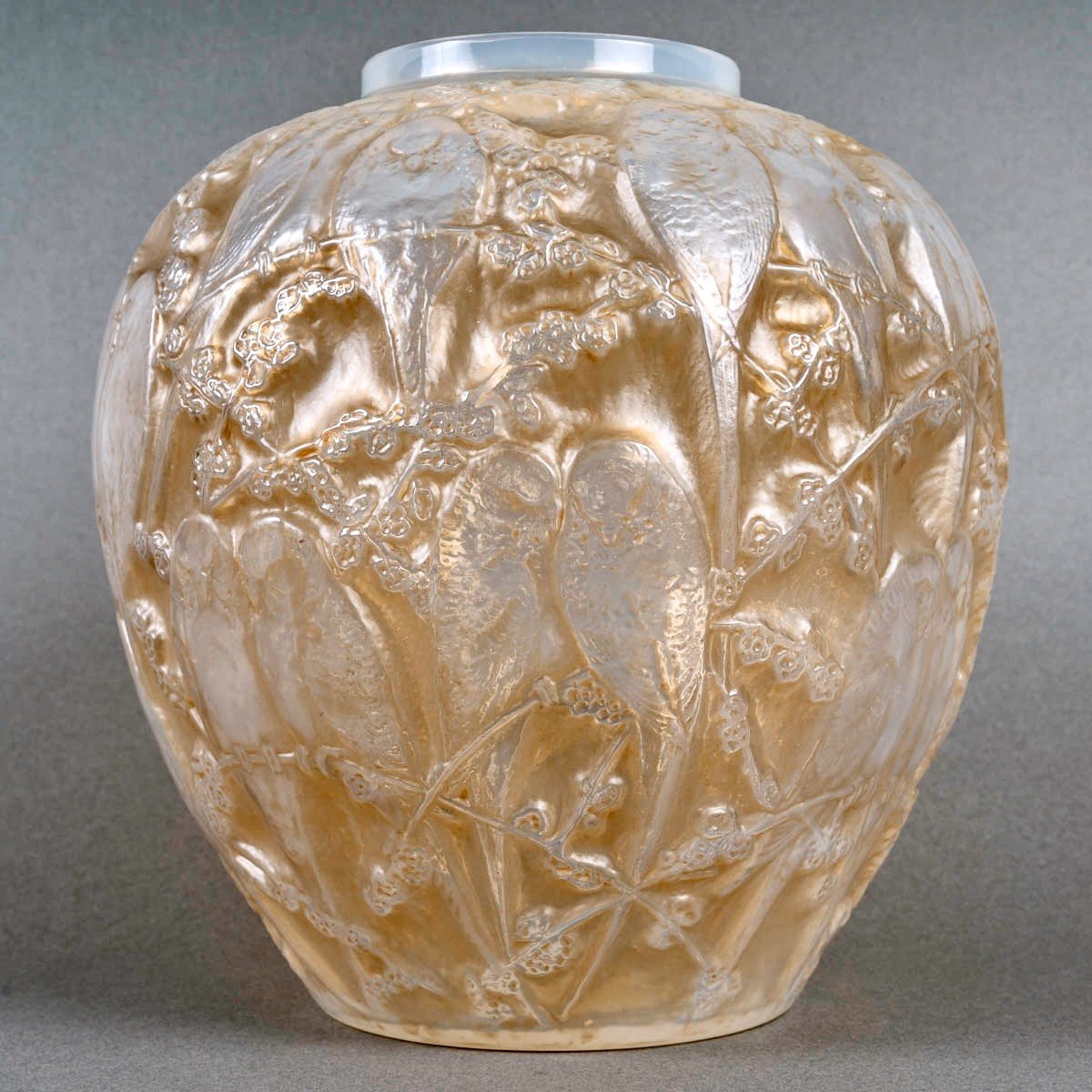 1919 René Lalique - Vase Perruches Parrots Cased Opalescent Glass With Sepia Patina-photo-3