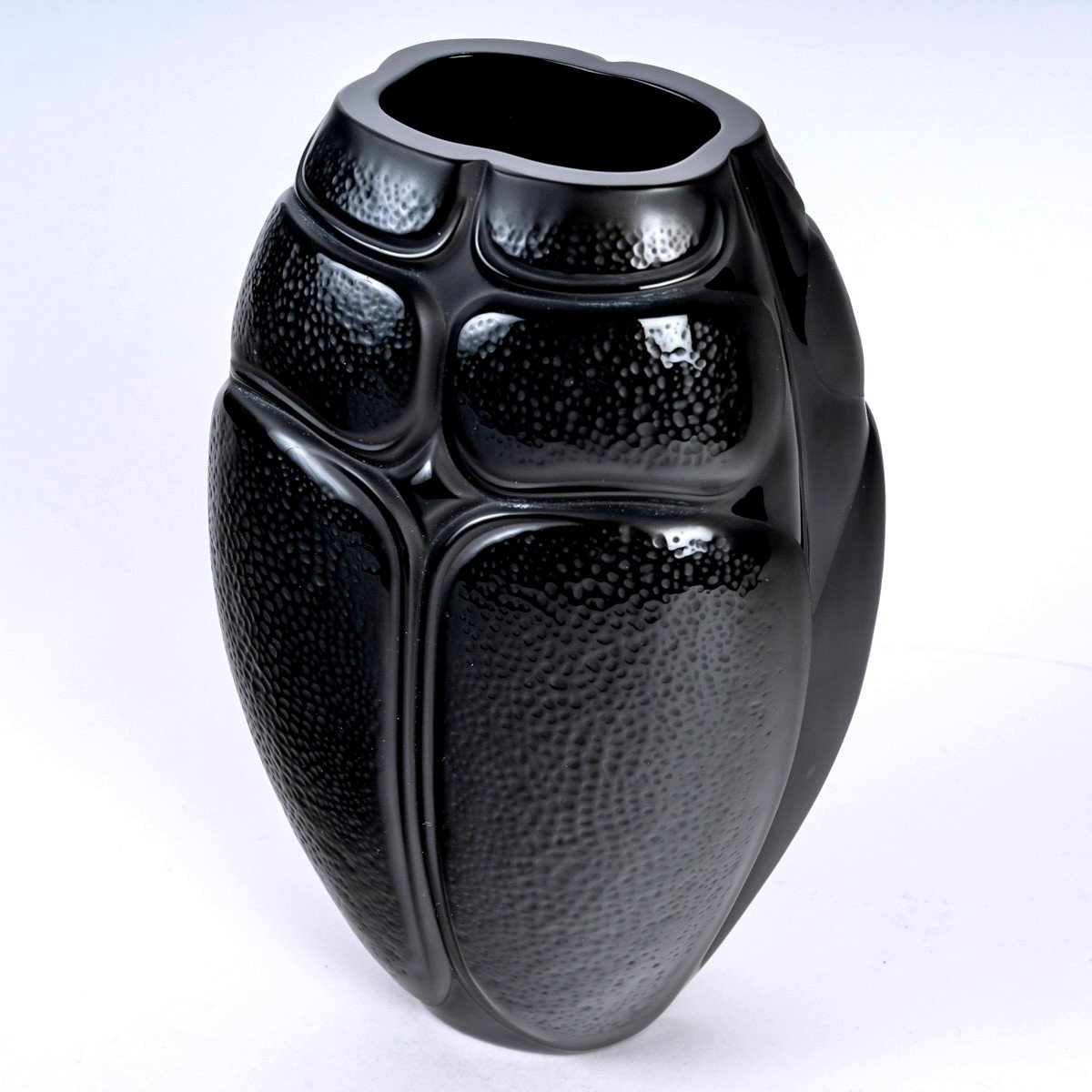 Lalique France - Vase Scarab Beetle Black Crystal-photo-1