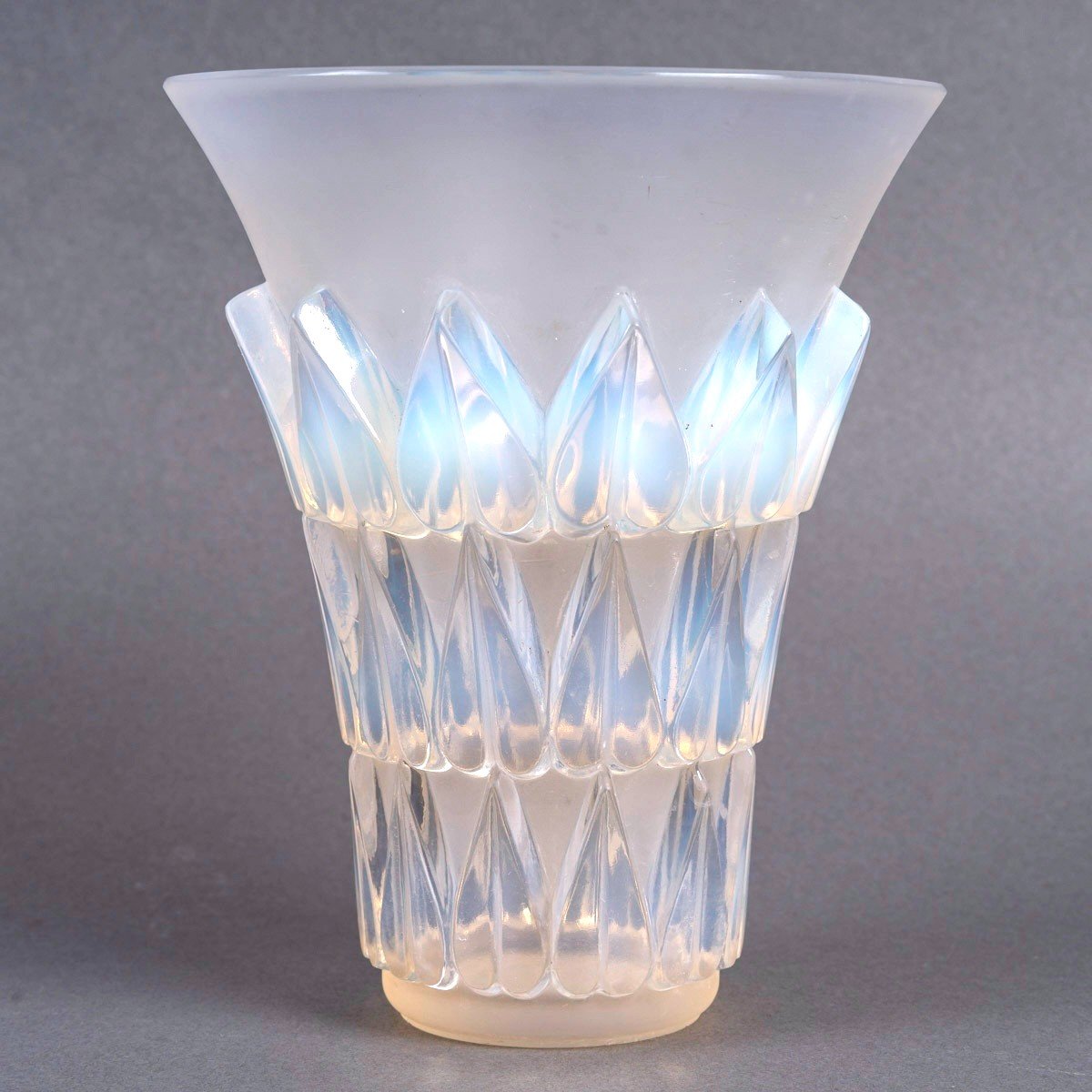 1934 René Lalique - Vase Feuilles Leaves Opalescent Glass 