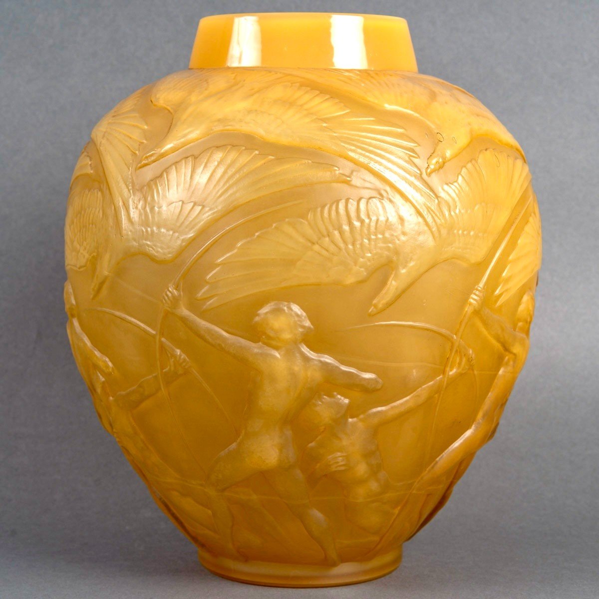 1921 René Lalique - Vase Archers Verre Butterscotch Patiné Sépia