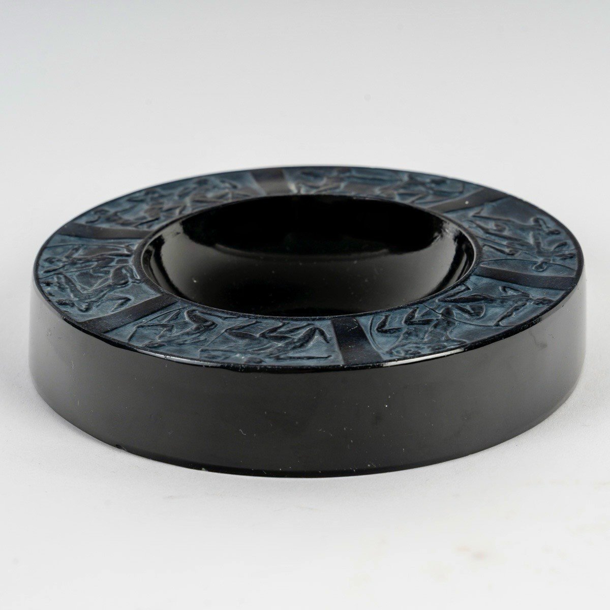 1922 René Lalique - Ashtray Archers Black Glass With White Patina -photo-2