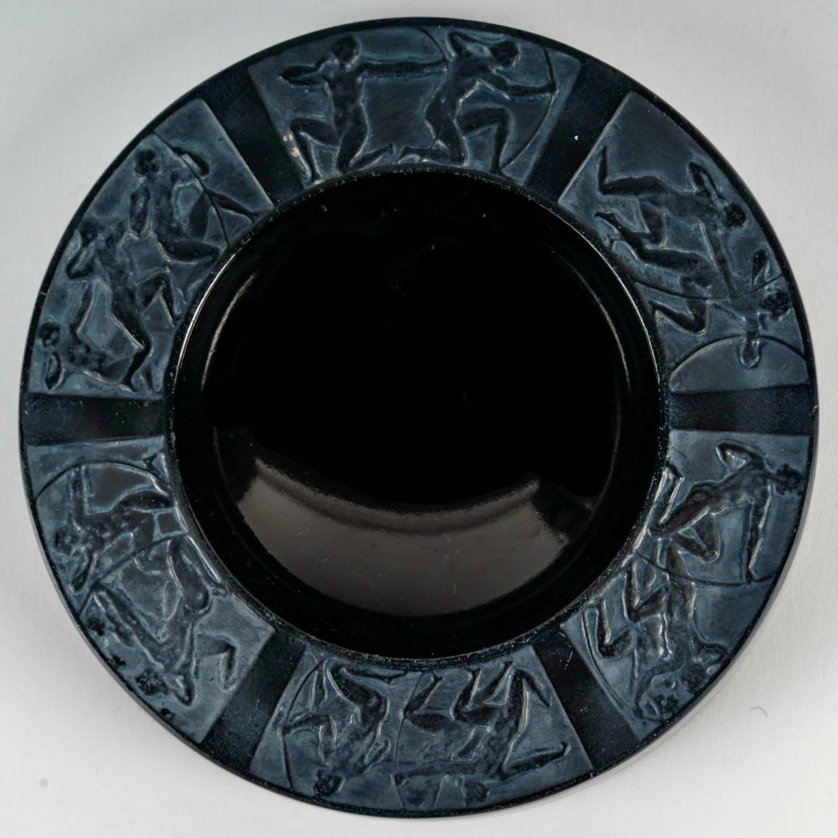 1922 René Lalique - Ashtray Archers Black Glass With White Patina -photo-3