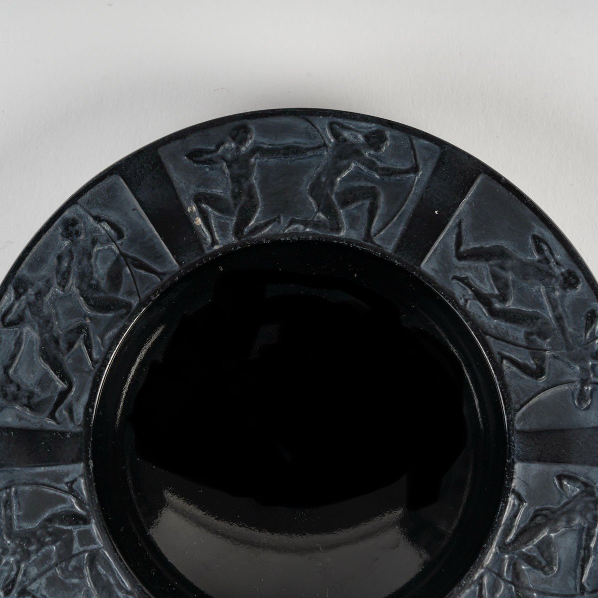 1922 René Lalique - Ashtray Archers Black Glass With White Patina -photo-4