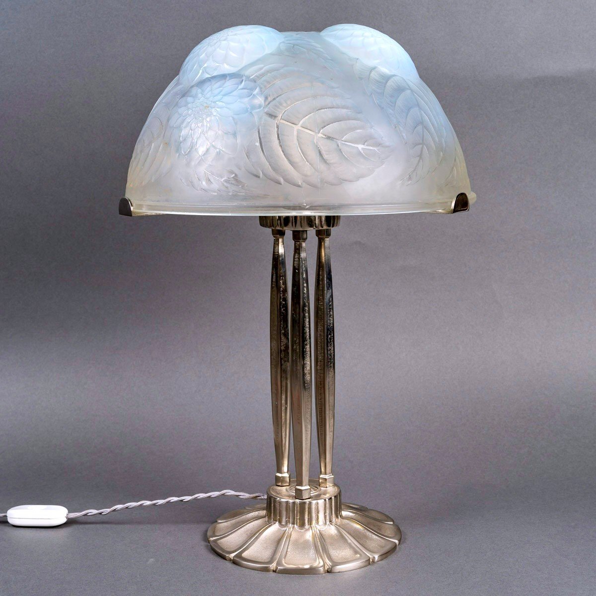 1921 René Lalique - Lampe Dahlias Verre Opalescent Et Bronze Nickelé-photo-3