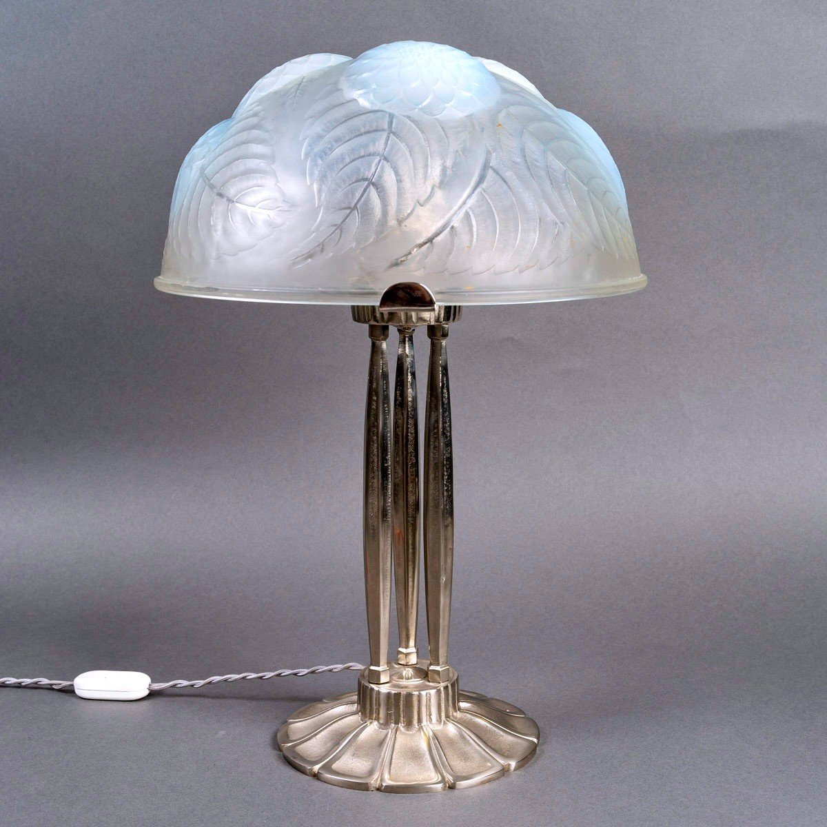 1921 René Lalique - Lampe Dahlias Verre Opalescent Et Bronze Nickelé-photo-4