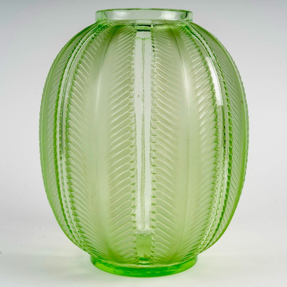 1932 René Lalique - Vase Biskra Verre Vert Clair Patiné Blanc-photo-2