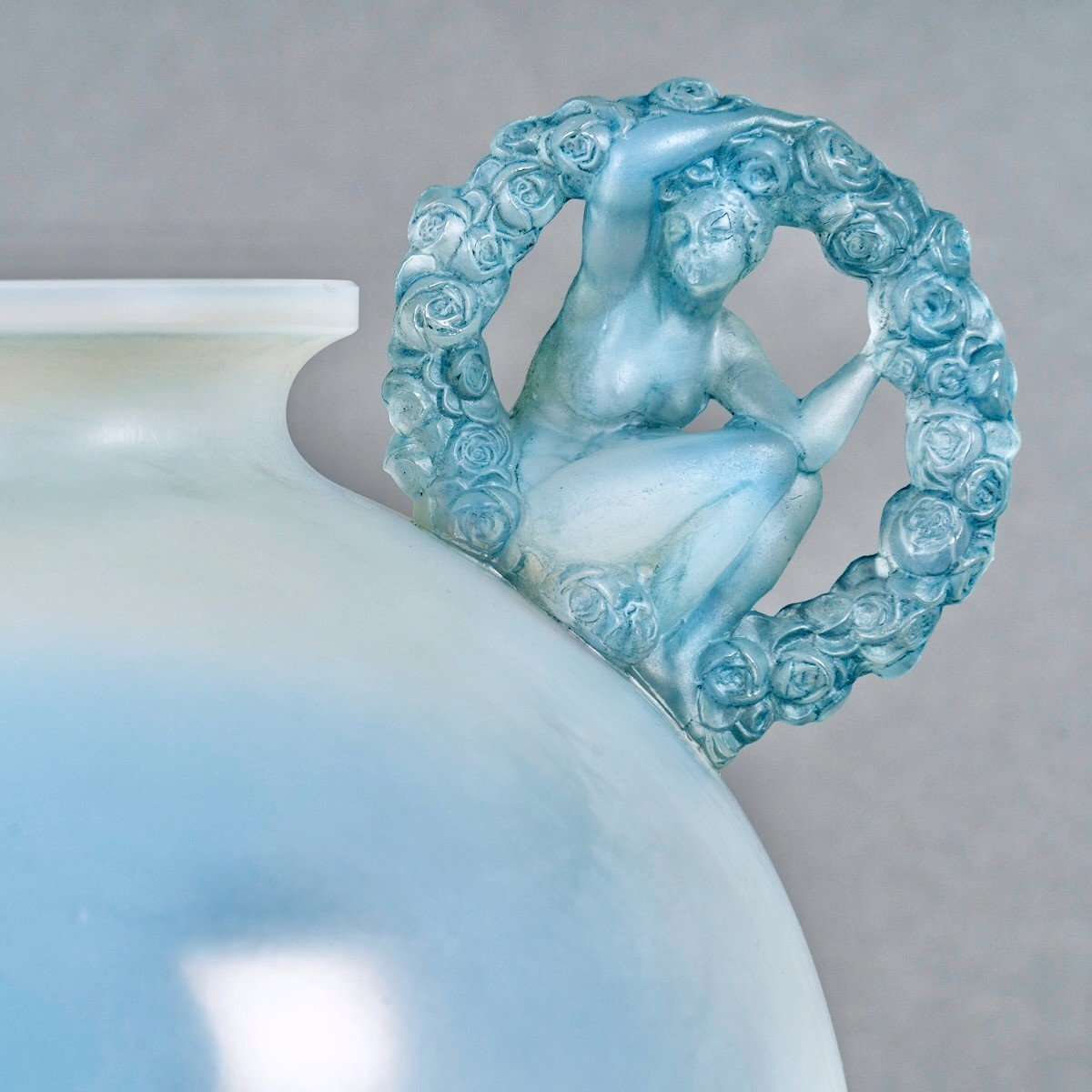 1926 René Lalique - Vase Ronsard Verre Opalescent Patiné Bleu-photo-1