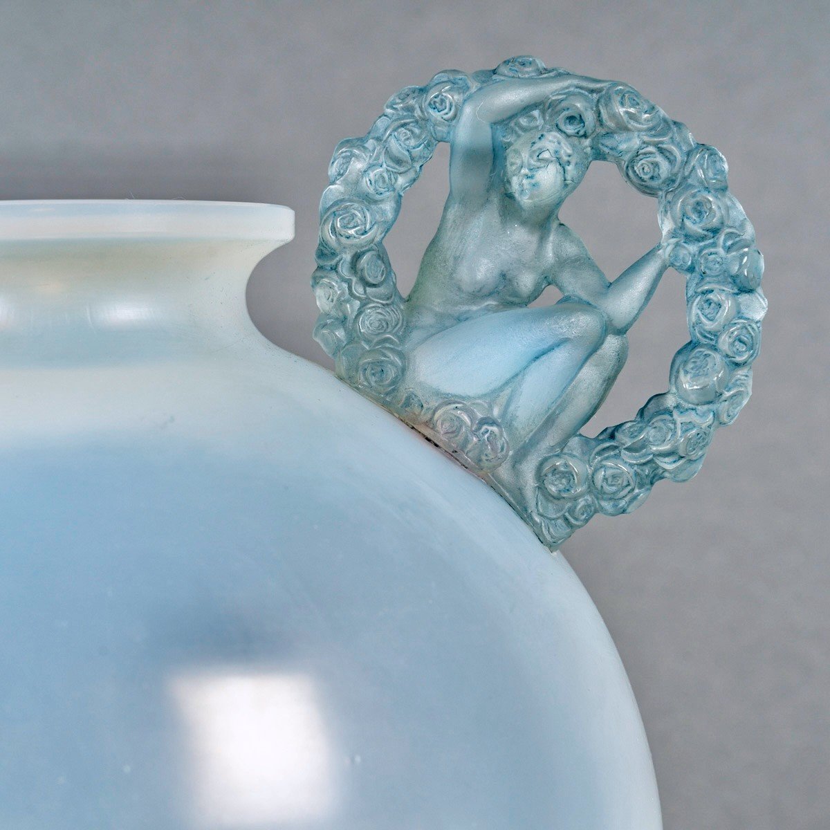 1926 René Lalique - Vase Ronsard Verre Opalescent Patiné Bleu-photo-2