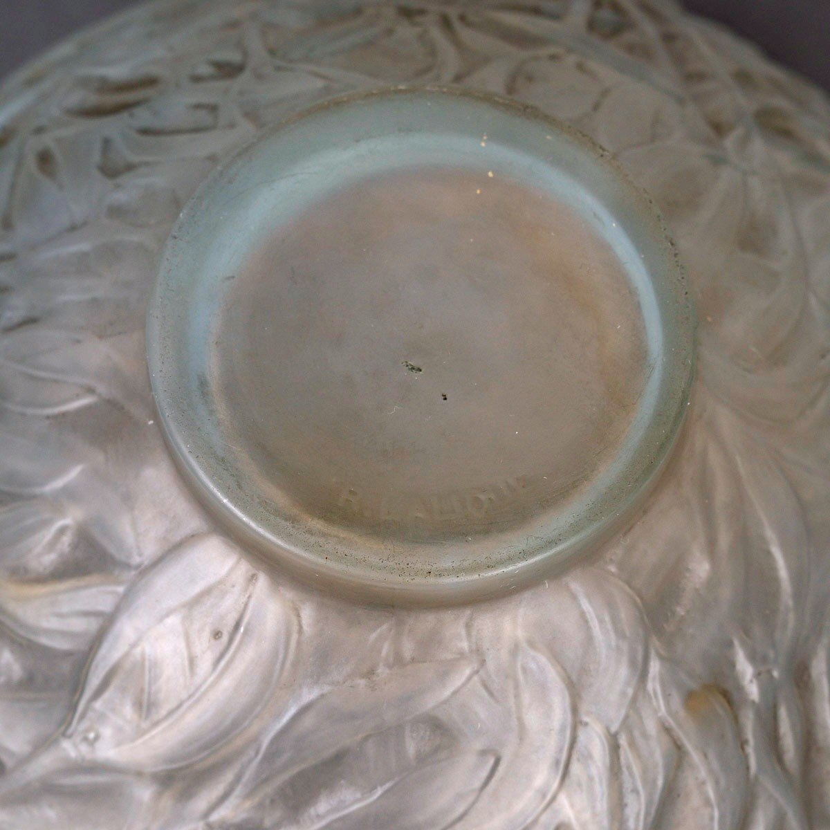 1920 René Lalique - Vase Gui Verre Opalescent Patiné Gris-photo-2