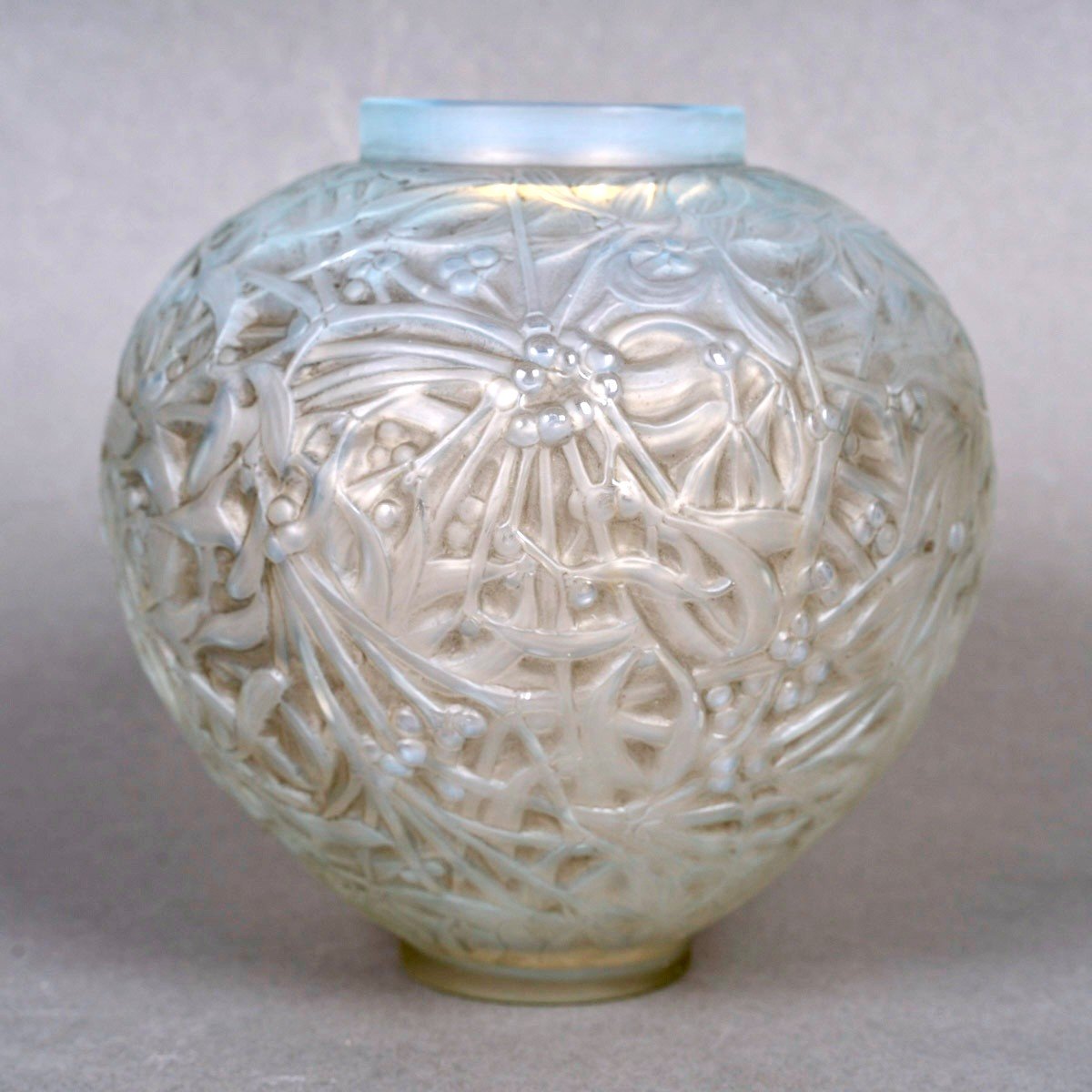 1920 René Lalique - Vase Gui Verre Opalescent Patiné Gris