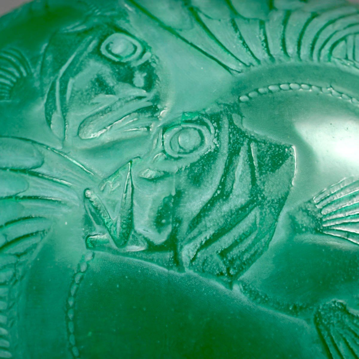 1921 René Lalique - Vase Poissons Fishes Emerald Green Glass With White Patina-photo-4