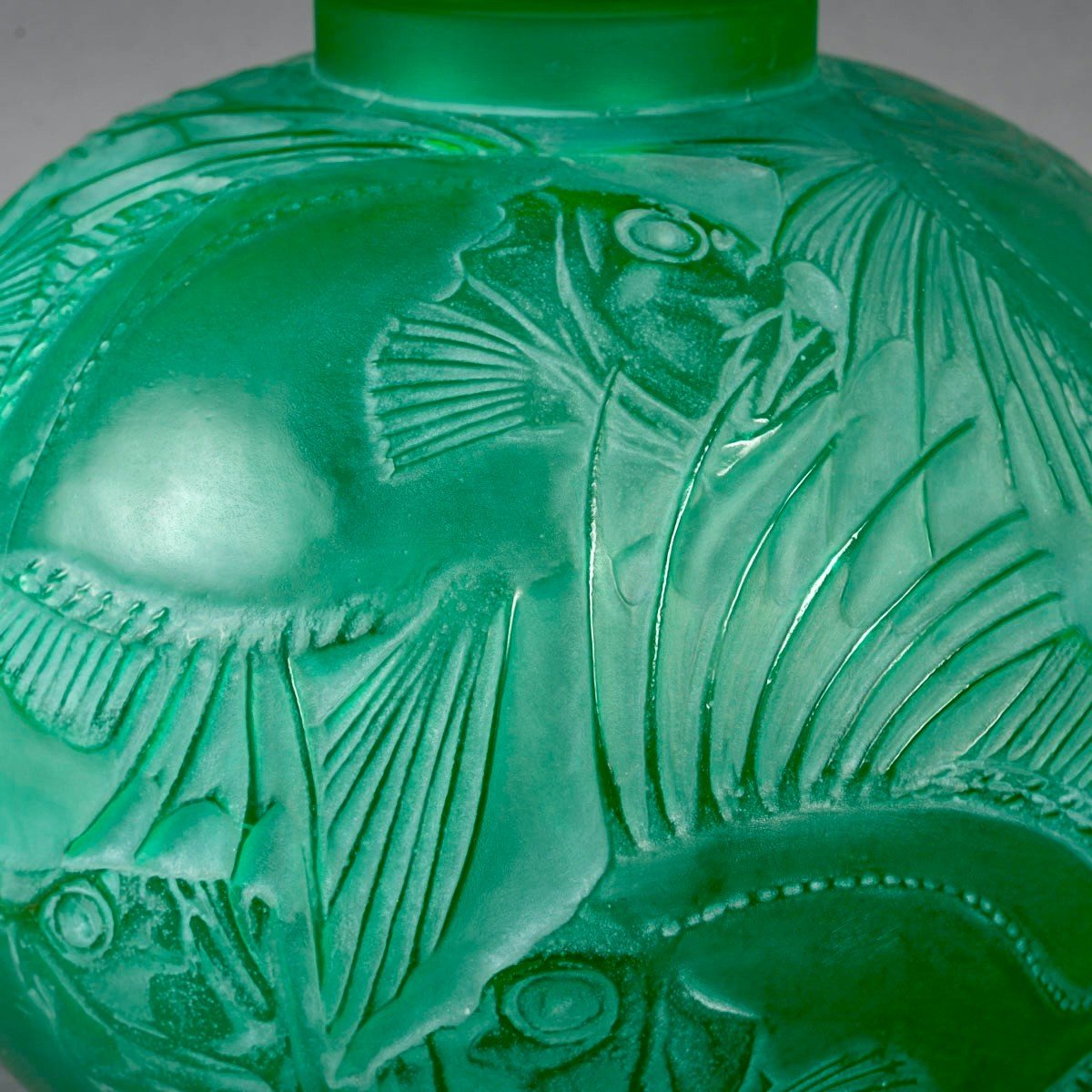 1921 René Lalique - Vase Poissons Fishes Emerald Green Glass With White Patina-photo-1