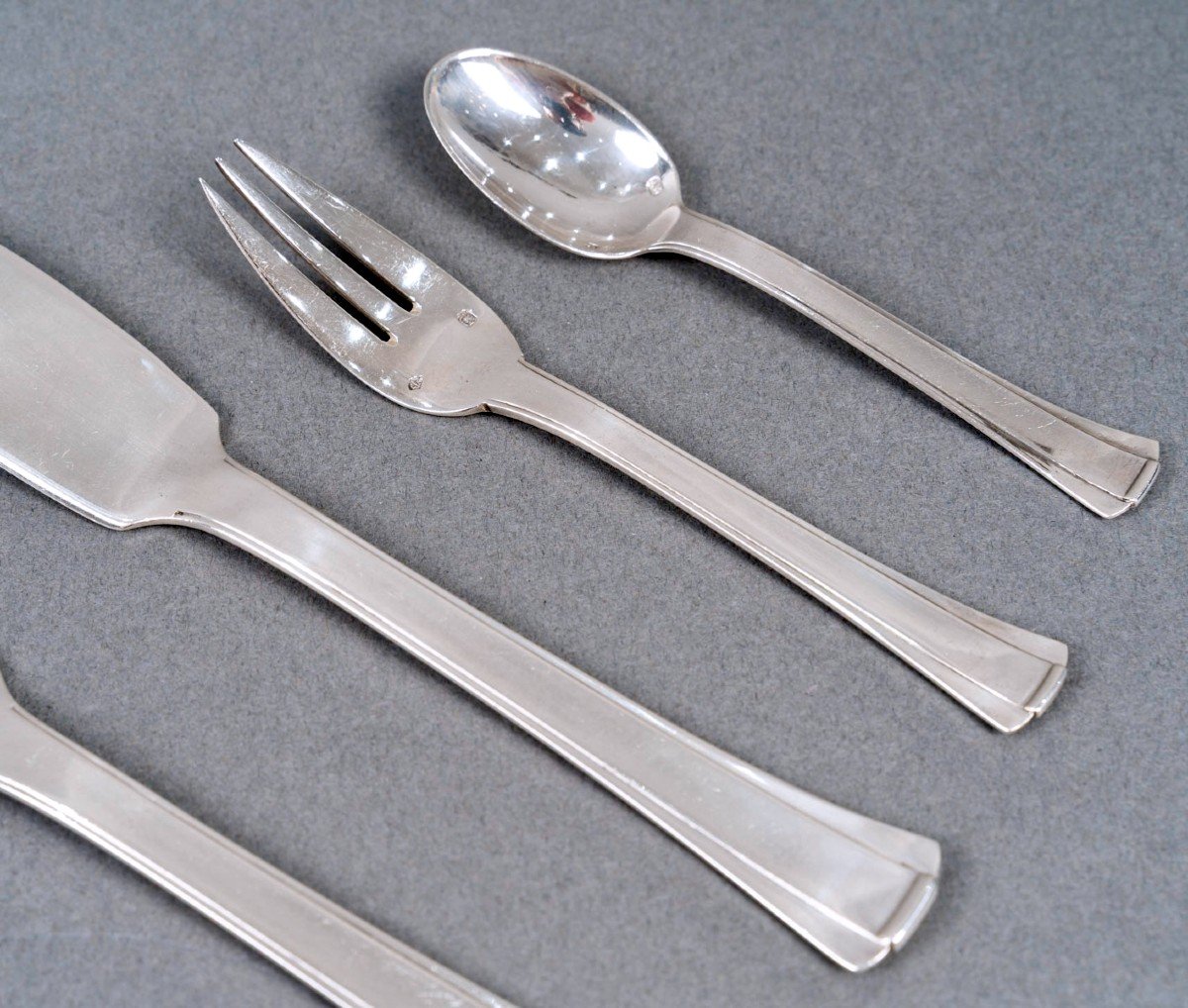 Jean E. Puiforcat - Cutlery Flatware Set Dinard Papyrus Sterling Silver - 131 Pieces-photo-1