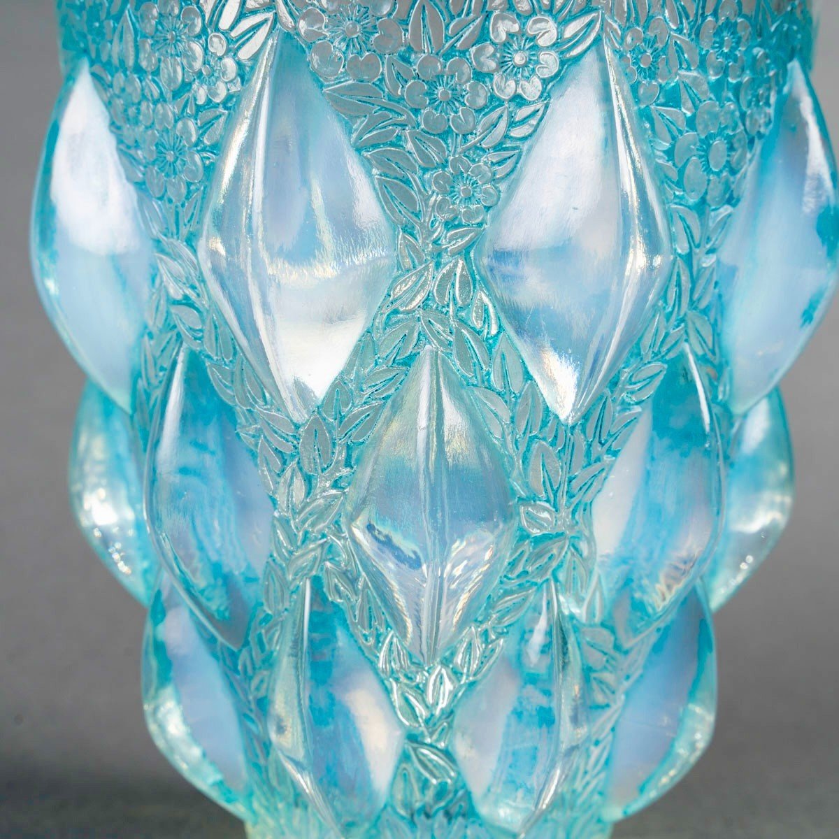 1927 René Lalique - Vase Rampillon Verre Opalescent Patiné Bleu-photo-1