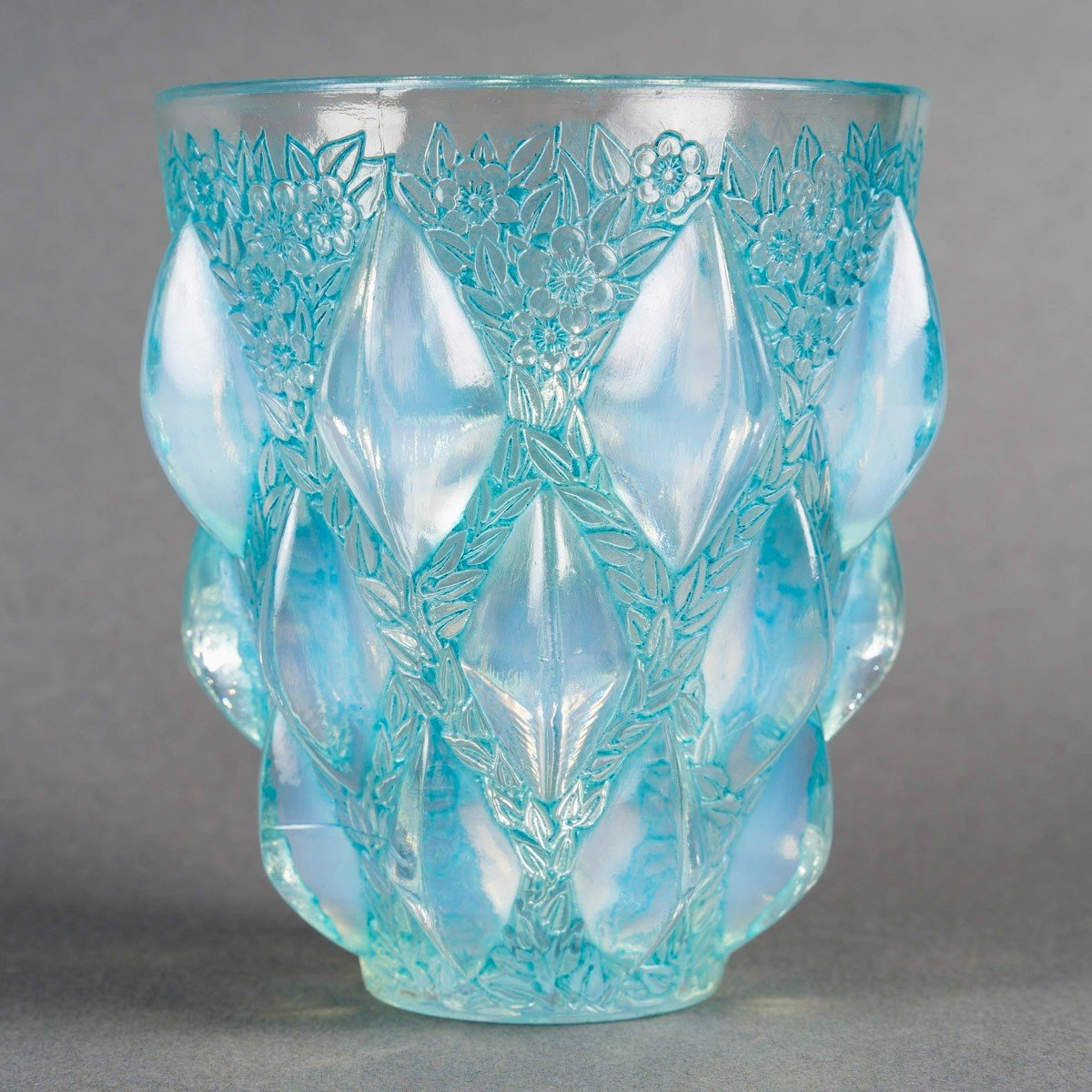 1927 René Lalique - Vase Rampillon Verre Opalescent Patiné Bleu