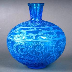 1923 René Lalique - Vase Lièvres Verre Bleu Electrique Patiné Blanc