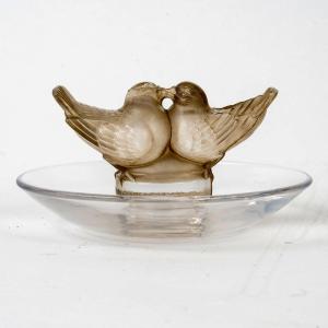1931 René Lalique - Ashtray Pintray  Deux Colombes Glass With Sepia Patina