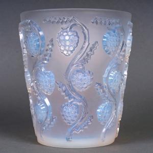 1938 René Lalique - Vase Muscat Opalescent Glass