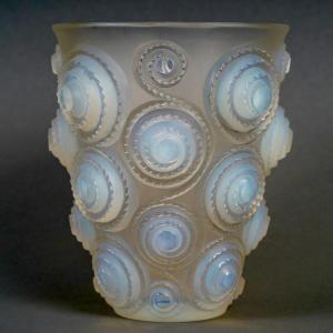 1930 René Lalique - Vase Spirales Opalescent Glass