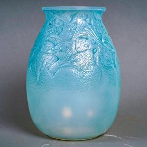 1928 René Lalique - Vase Borromée Peacocks Cased Opalescent Glass With Blue Patina