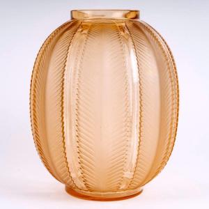 1932 René Lalique - Vase Biskra Pink Orangy Glass With White Patina