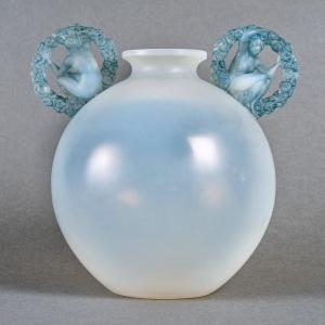 1926 René Lalique - Vase Ronsard Verre Opalescent Patiné Bleu