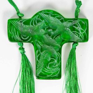 1919 René Lalique - Pendant Cross Cigognes Storks Green Glass With White Patina