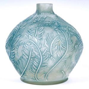 1920 René Lalique - Vase Plumes Verre Blanc Patiné Bleu