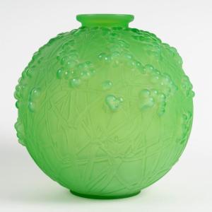 1924 René Lalique - Vase Druide Cased Jade Green Peppermint Glass