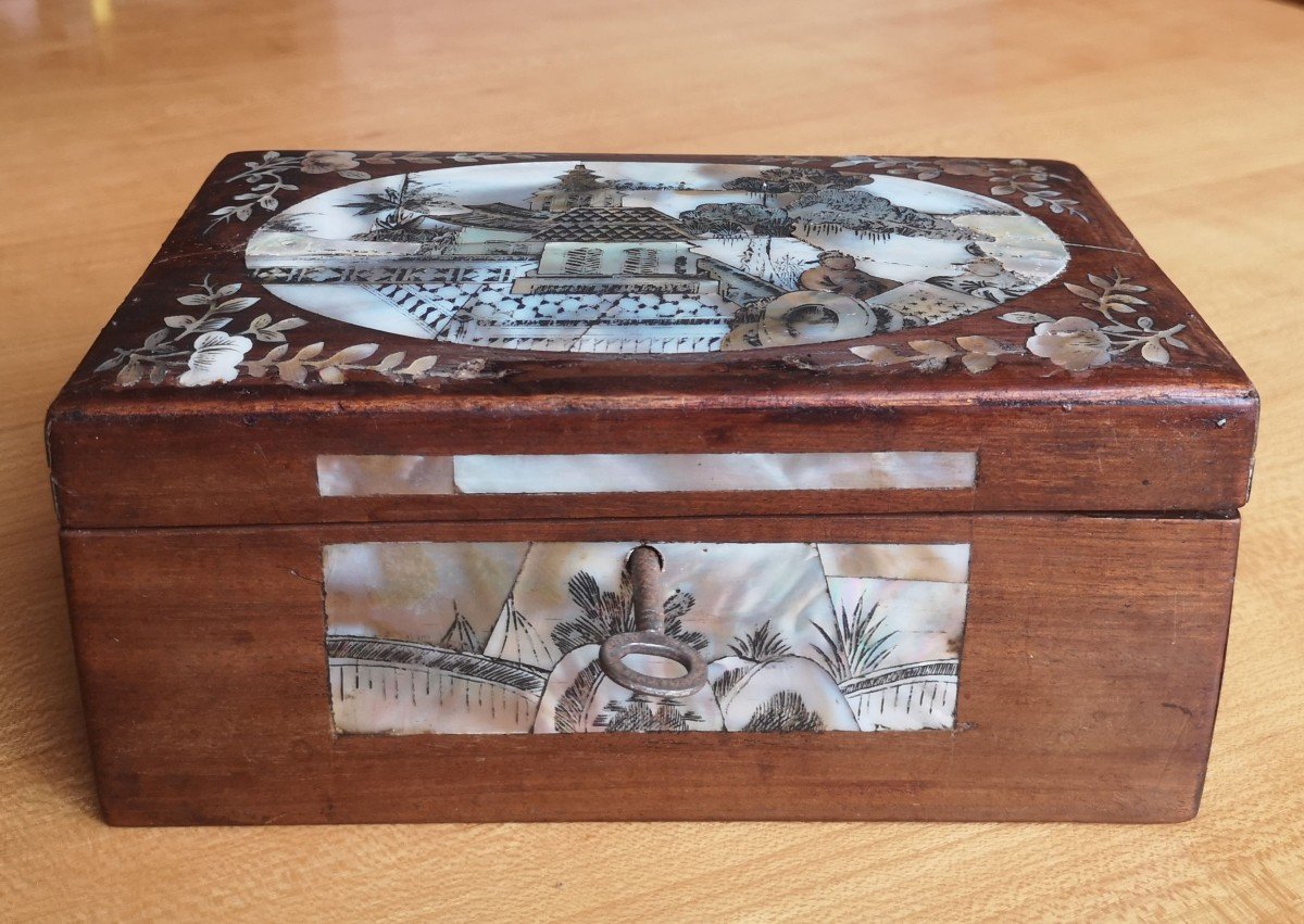 19th Century Chinese Scholar's Box Wood And Burgeautée Mother-of-pearl Inlays With Key-photo-1