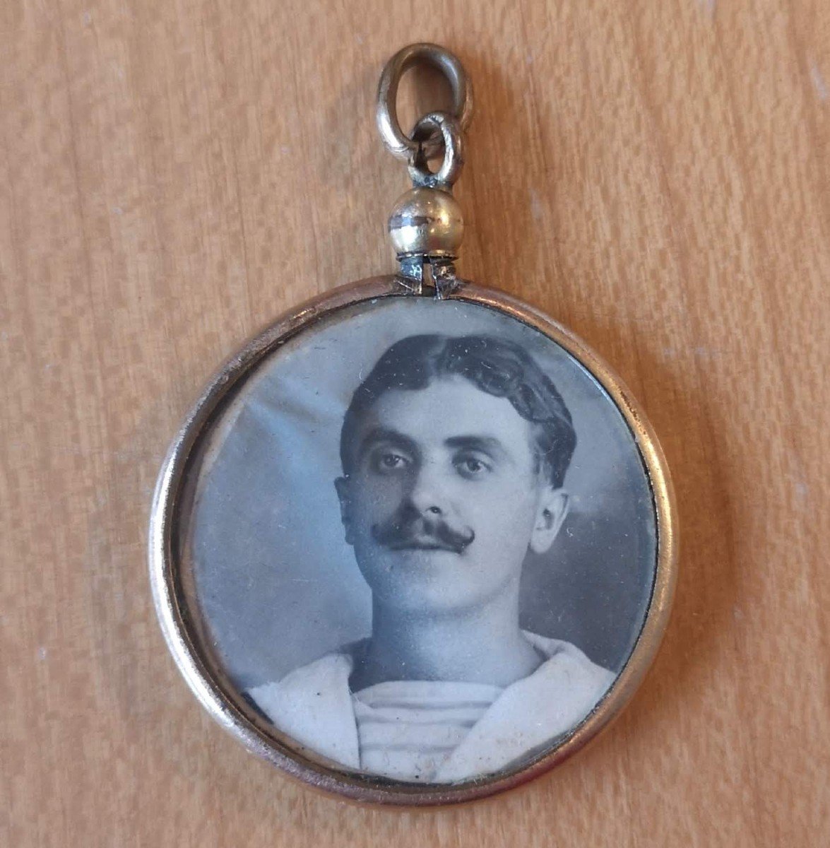 Le France 1912 Médaillon Pendentif Porte Photo Double Face Monture En Or-photo-2