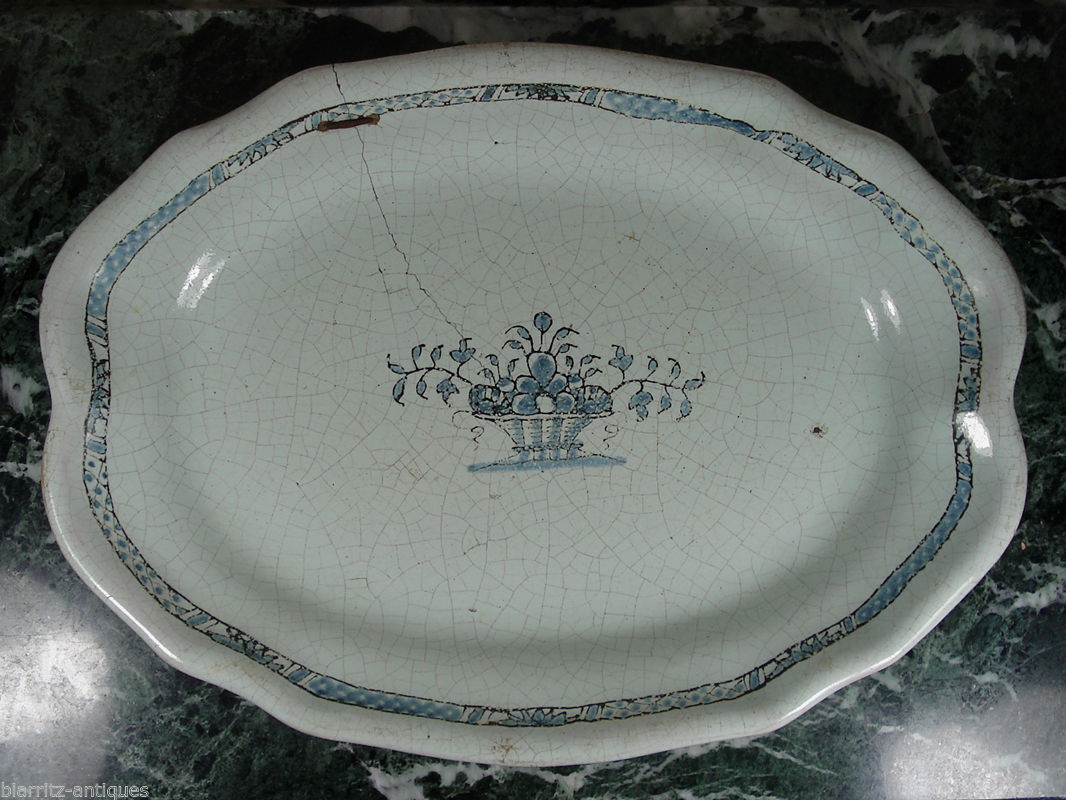 Flat 17 ° Or 18 ° In Regional Rouen Faience Or De Forges Les Eaux