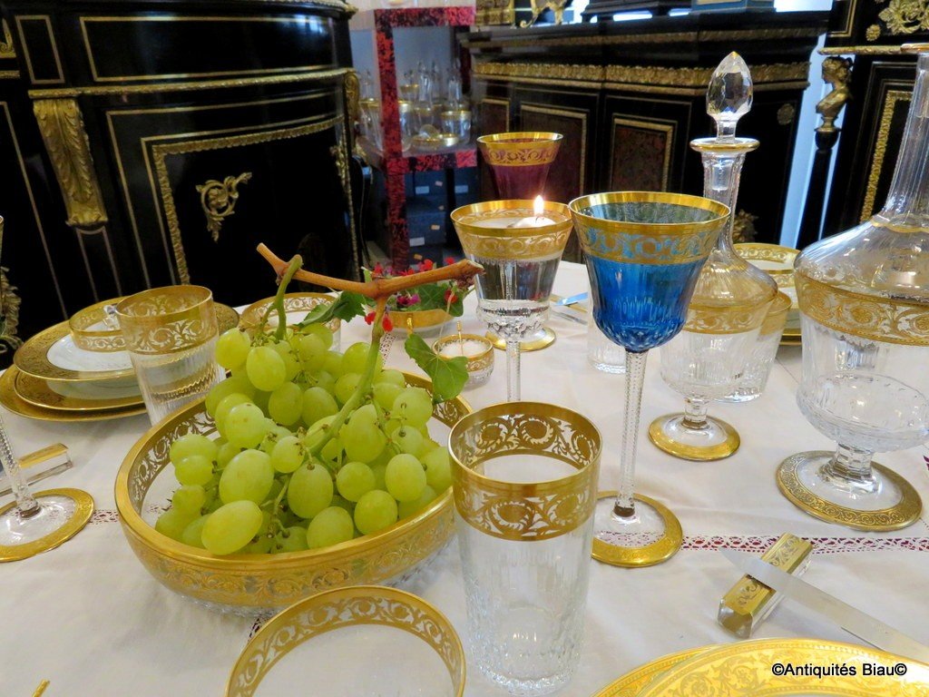 Table Dressée Pour 4  Avec Thistle Or  Cristal De Saint Louis / Porcelaine Limoges Par Haviland-photo-1