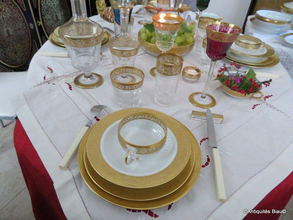 Table Dressée Pour 4  Avec Thistle Or  Cristal De Saint Louis / Porcelaine Limoges Par Haviland-photo-2