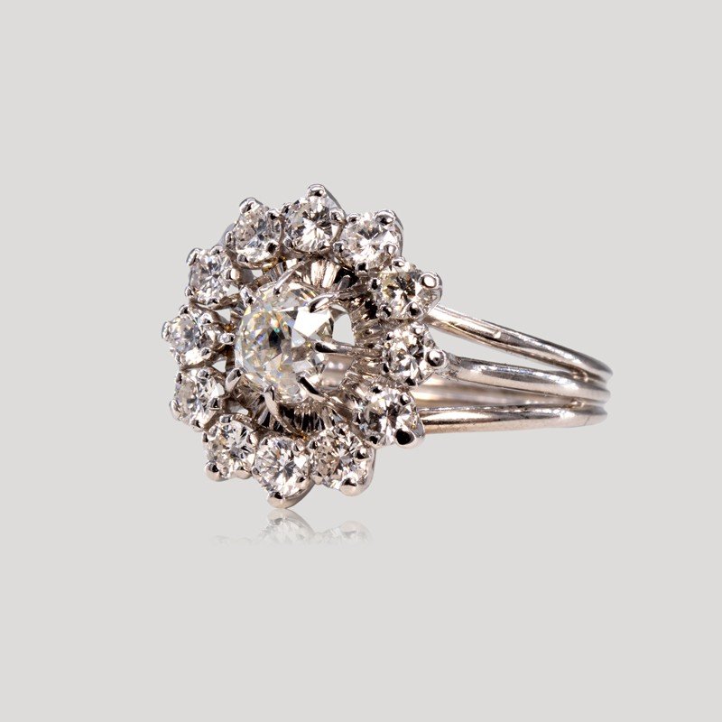 Round Diamond Marguerite Ring, Circa 1960-photo-3