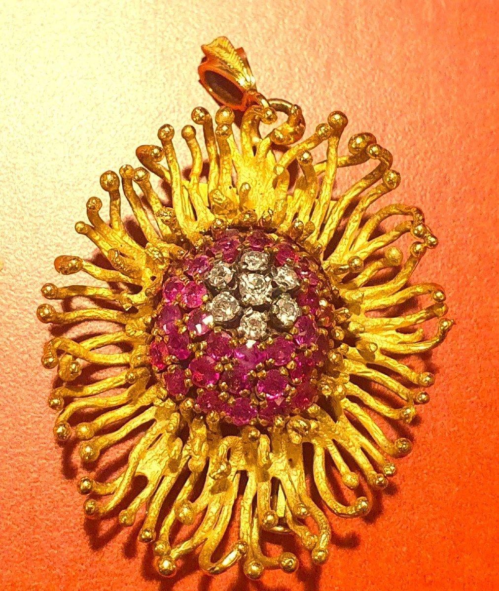 BROCHE - PENDENTIF OR JAUNE RUBIS DIAMANTS - VERS 1950-photo-1