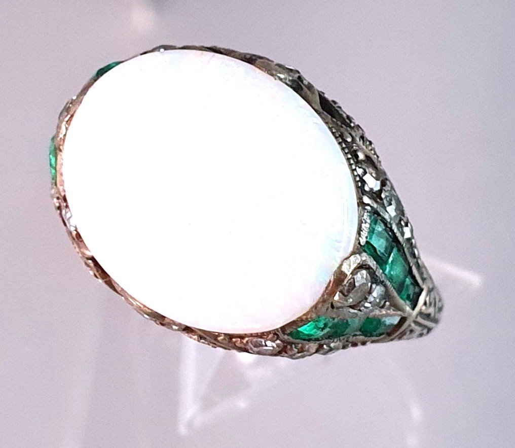 BAGUE ART DECO - MONTURE ARGENT - OPALE - DIAMANTS - EMERAUDES CALI BRÉES -photo-6