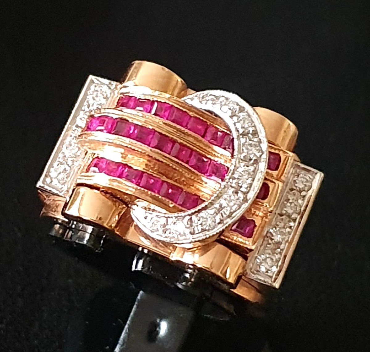 BAGUE CEINTURE OR JAUNE et BLANC - DIAMANTS - RUBIS CALIBRÉS STYLE 1940/1948-photo-1