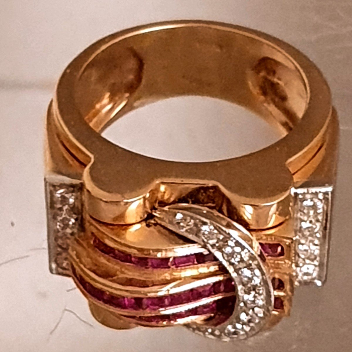 BAGUE CEINTURE OR JAUNE et BLANC - DIAMANTS - RUBIS CALIBRÉS STYLE 1940/1948-photo-4