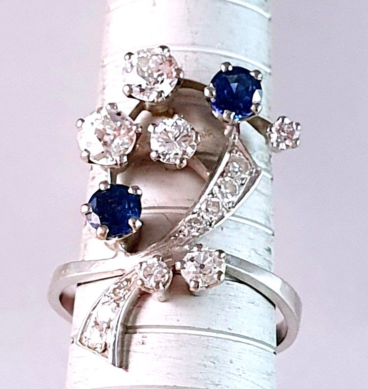 750°/°° White Gold Ring Set With Fine Sapphires And Brilliant Diamonds - 1970s Period-photo-2