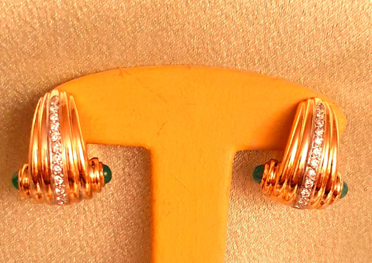 Yellow Gold Clips With A Line Of Diamonds And 2 Emerald Cabochons-photo-2