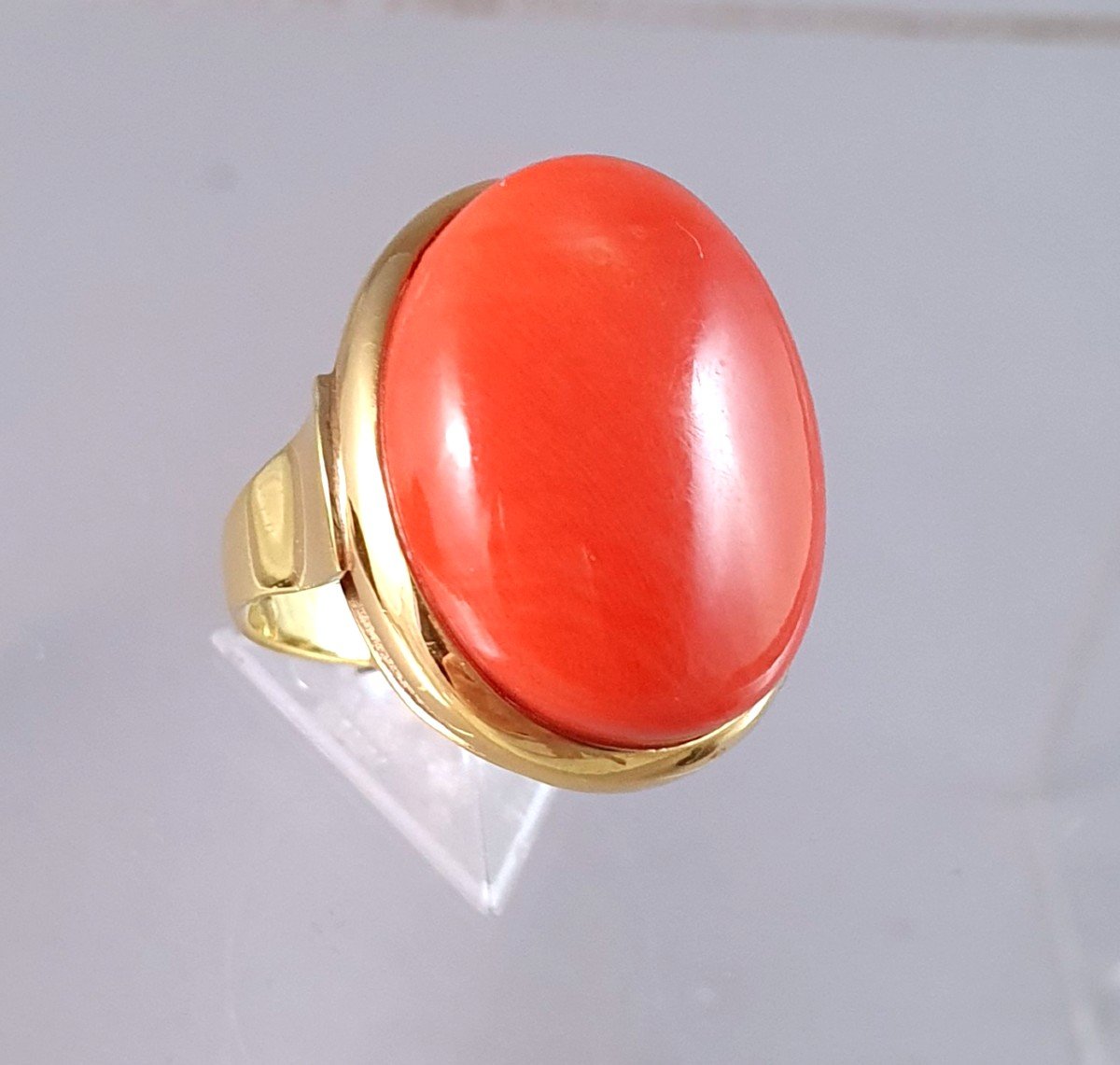 BAGUE OR JAUNE avec un IMPORTANT CABOCHON de CORAIL-photo-1