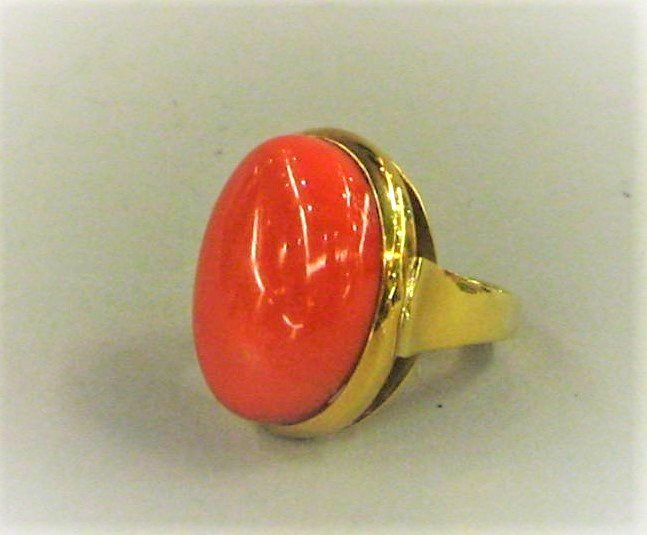 BAGUE OR JAUNE avec un IMPORTANT CABOCHON de CORAIL-photo-4