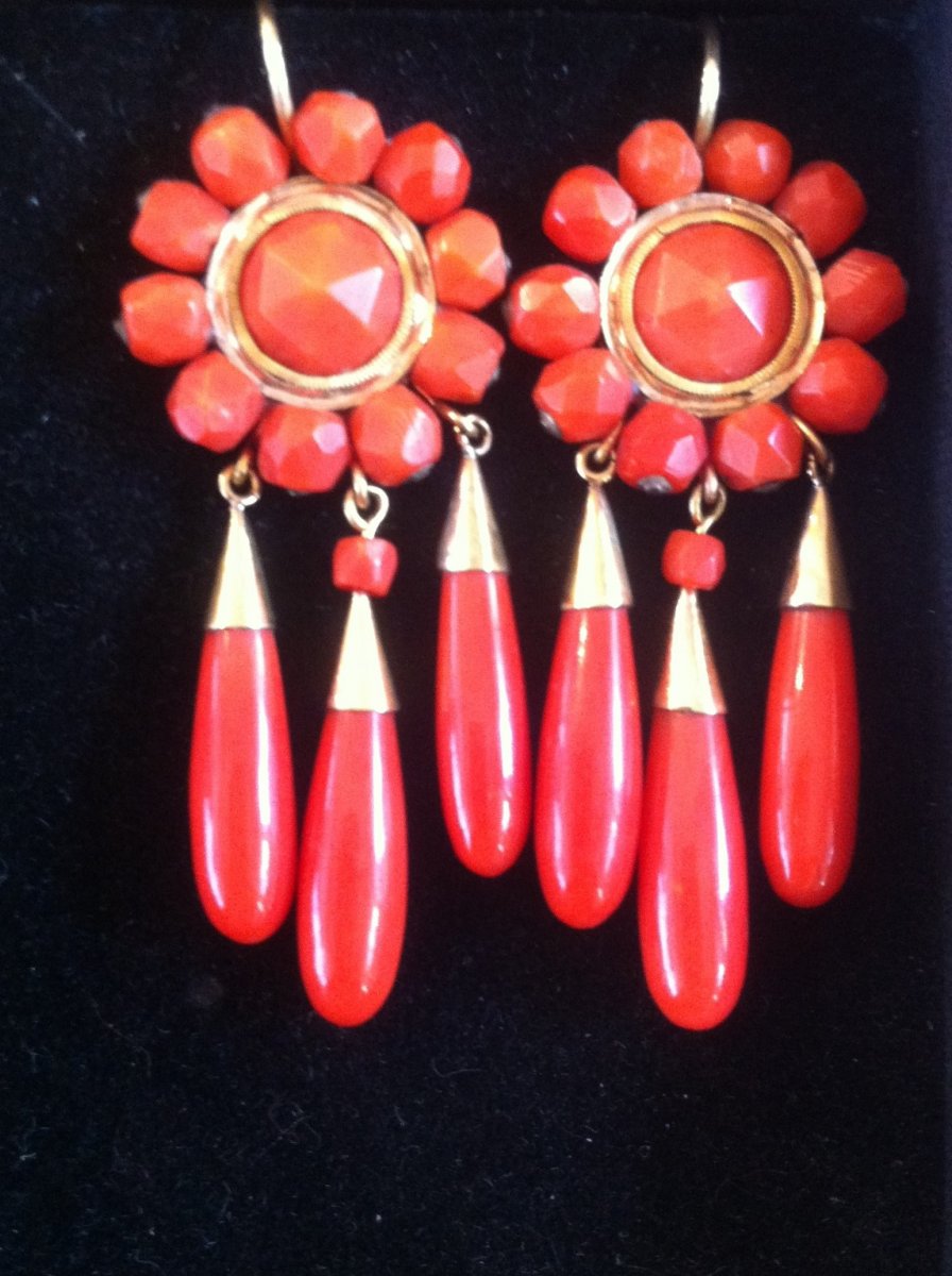 XIX Th Century - Large Earrings Facetted Coral