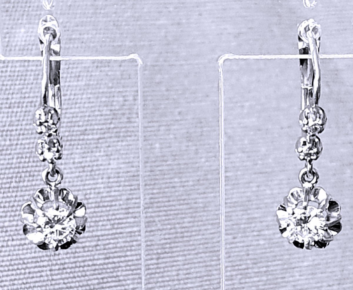 BOUCLES D'OREILLES "DORMEUSES" OR BLANC EN CHUTE DE 3 DIAMANTS-photo-3