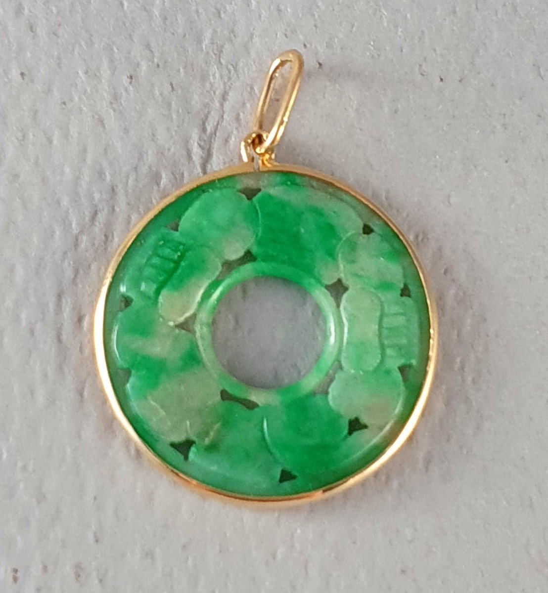 PENDENTIF ANCIEN en forme de "PI"  JADE  JADEITE SCULPTÉ - MONTURE EN OR JAUNE-photo-4